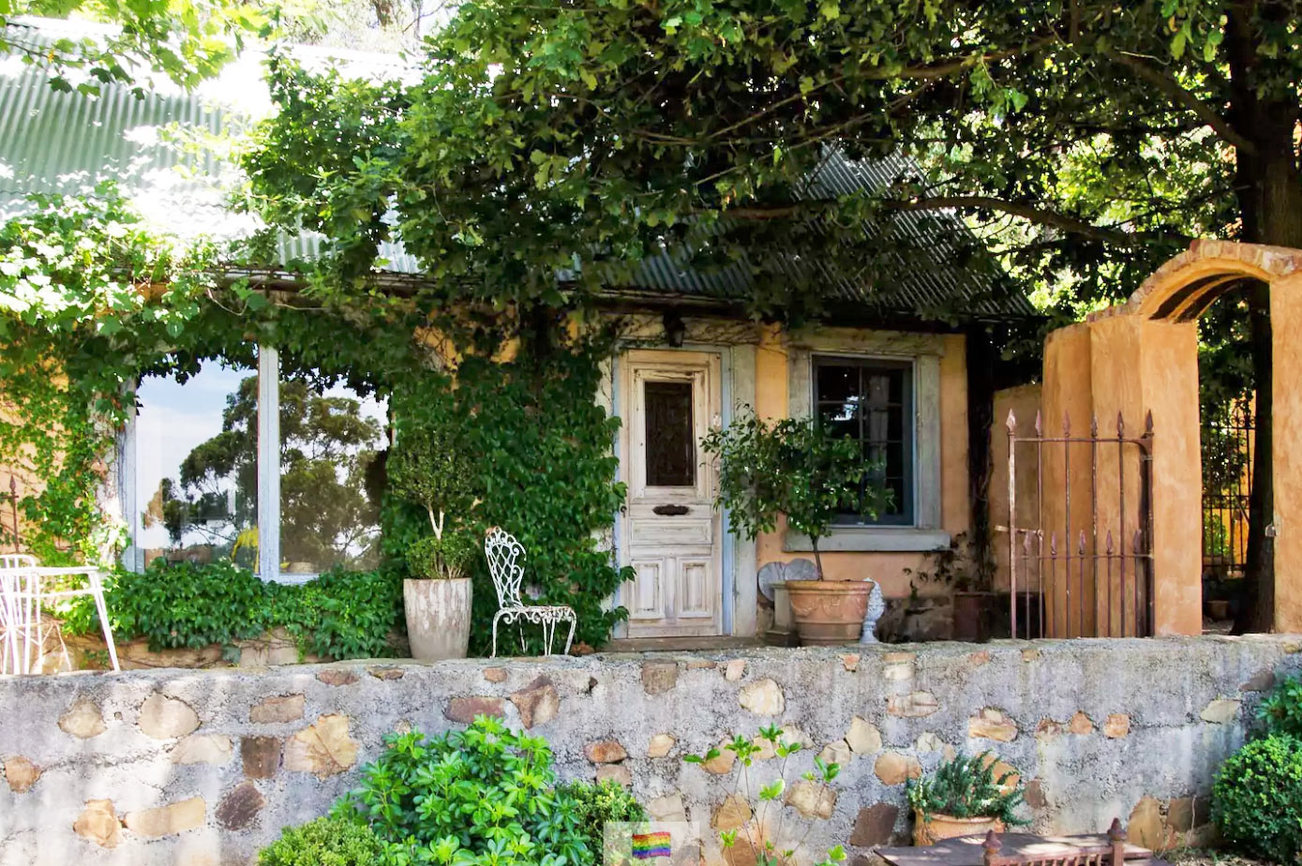 Sunrise Cottage at Mont du Soleil Estate Cottage for Rent in Emerald, Dandenong Ranges, VIC