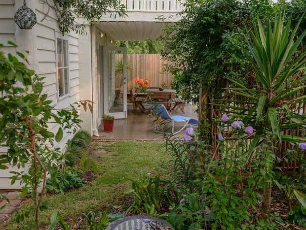 Photo 36 for Surfers Palace Torquay 1 min walk to the beach
