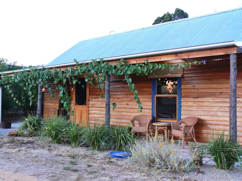 Candlebark Retreat Cabin for Rent in Beechworth, High Country, VIC