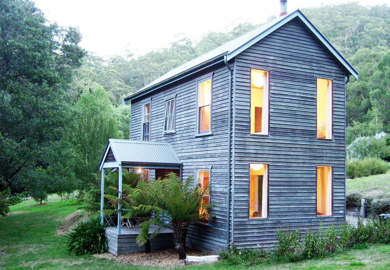 Riverbank Cottage Cottage for Rent in Lorne, Great Ocean Road, VIC