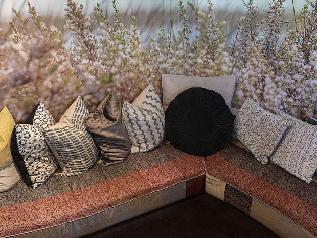 Photo 9 for Beautiful Romantic Snowgum Chalet | Spa | Near Bright