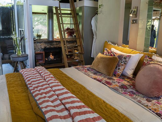 Photo 28 for Beautiful Romantic Snowgum Chalet | Spa | Near Bright