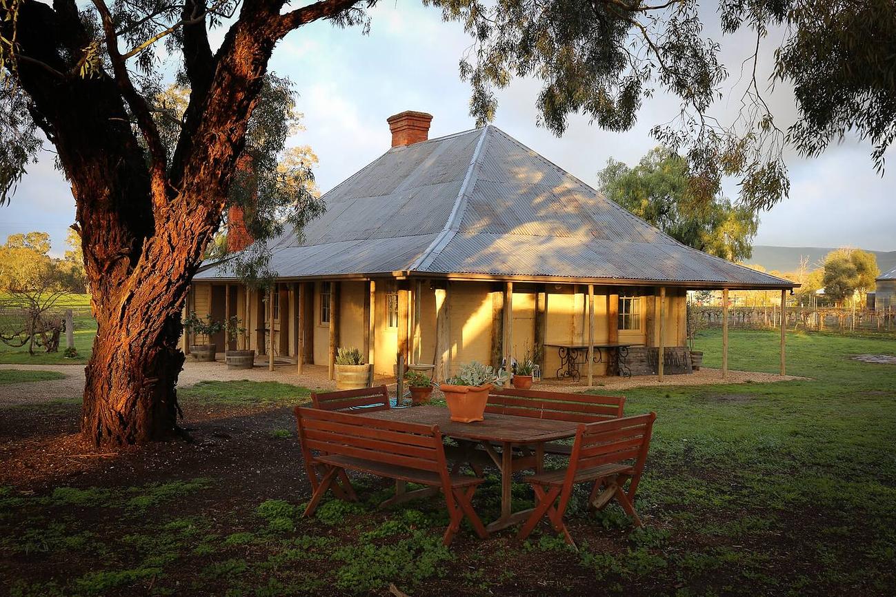 Mackereths Hedon Farm Cottage for Rent in Avoca, Goldfields, VIC, AU