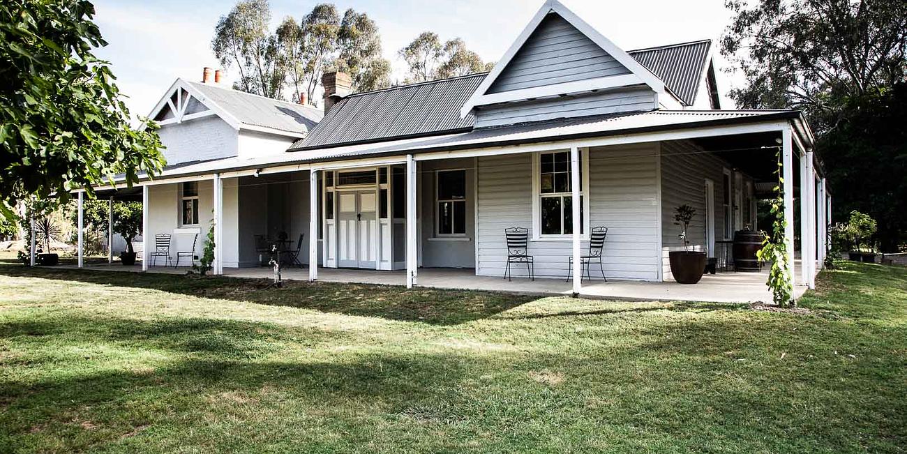 The Glenn Farmhouse Cottage for Rent in East Wangaratta, High Country, VIC, AU Riparide