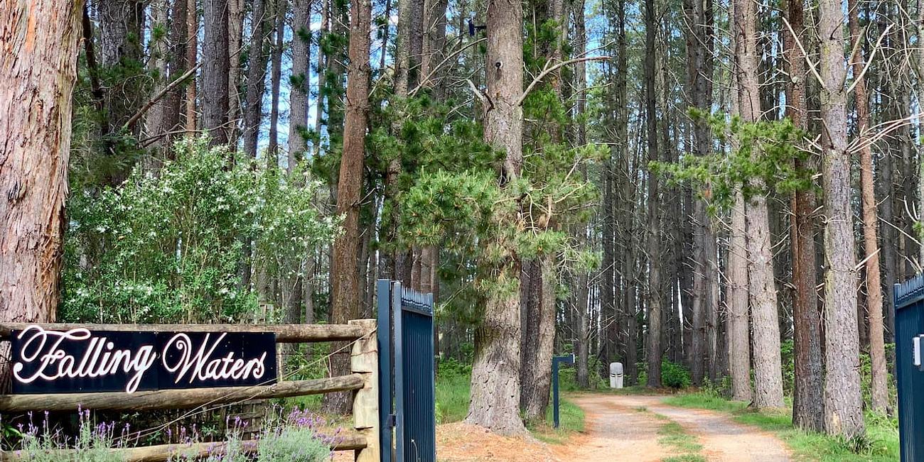 Falling Waters Log Cabin Colo Vale Cabin for Rent in Colo Vale