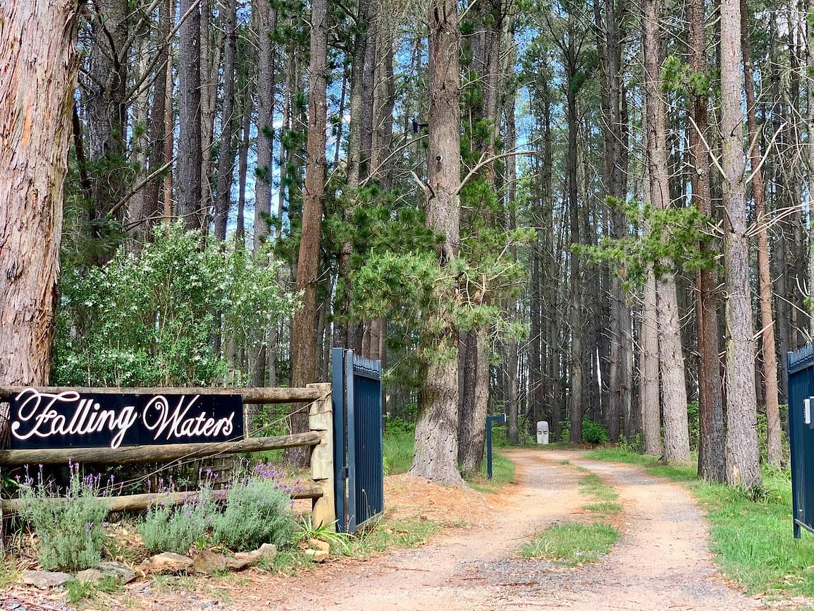 Falling Waters Log Cabin Colo Vale Cabin for Rent in Colo Vale