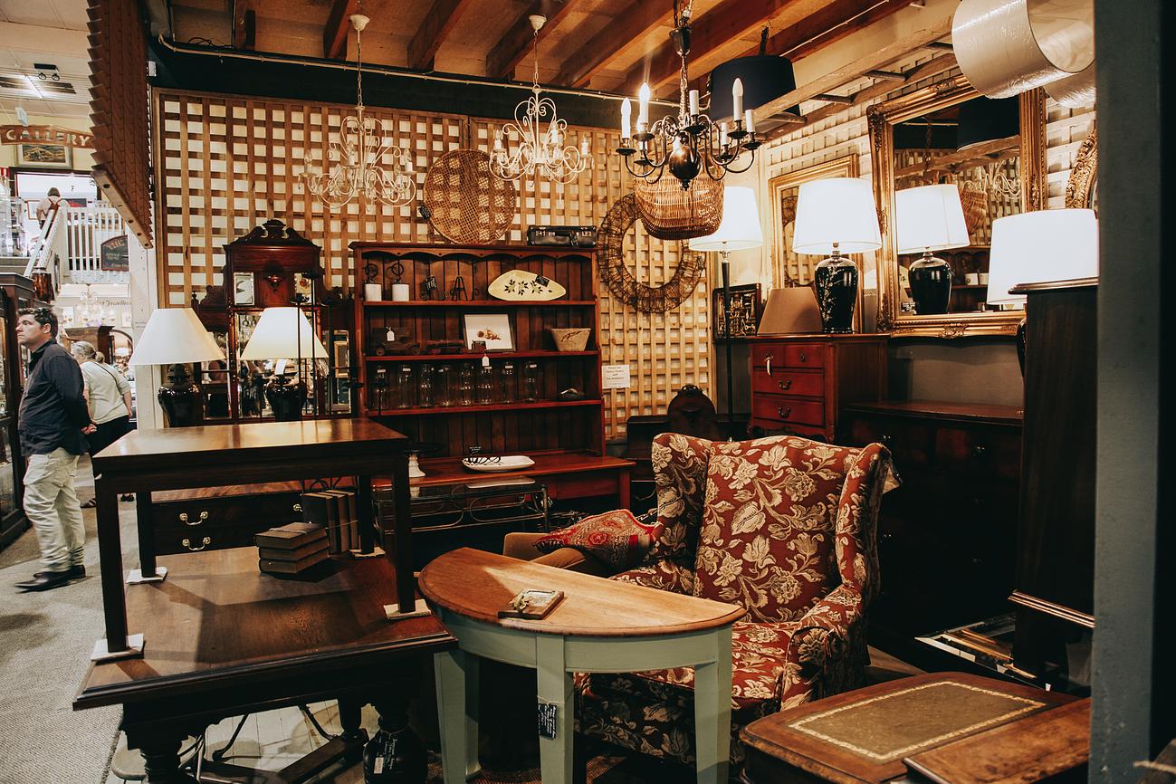 Antique Shopping in Blackheath Riparide