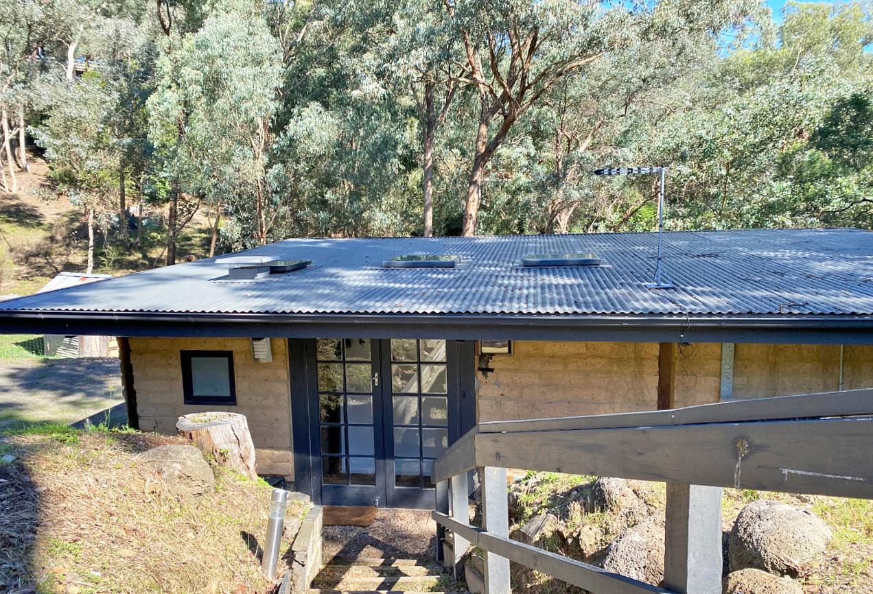 Mudbrick Cottage Hideaway in heart of Warrandyte Cottage for Rent in