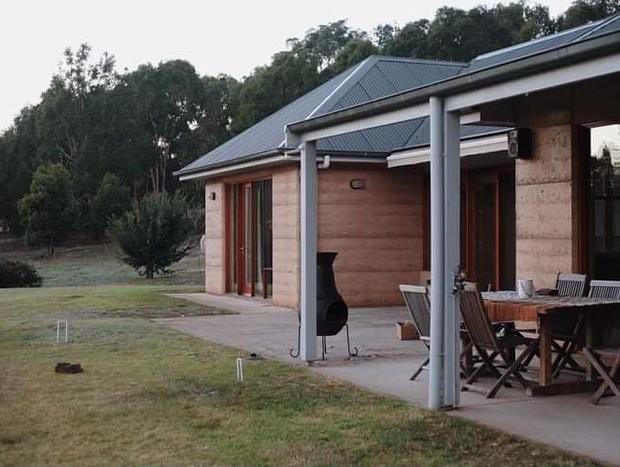 Photo 5 for Rammed earth house Mansfield