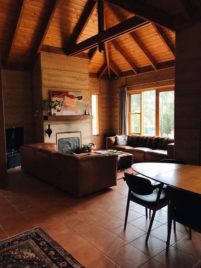 Rammed earth house Mansfield House for Rent in Mansfield, High Country, VIC, AU Riparide