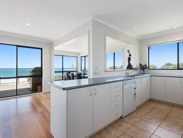 Photo 7 for IL Mare - Stunning Ocean Views along the Ocean Road