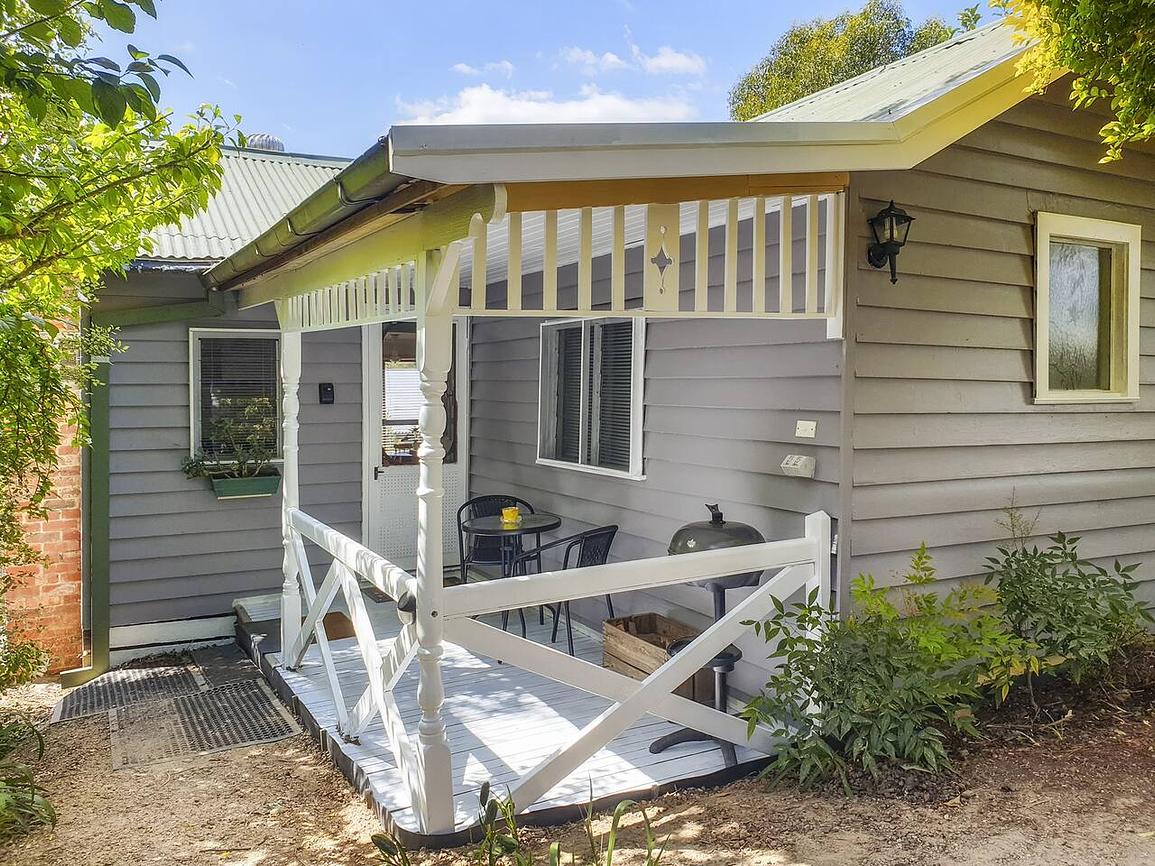 Bonnie Brae, a cosy miners cottage in Hepburn Springs Cottage for