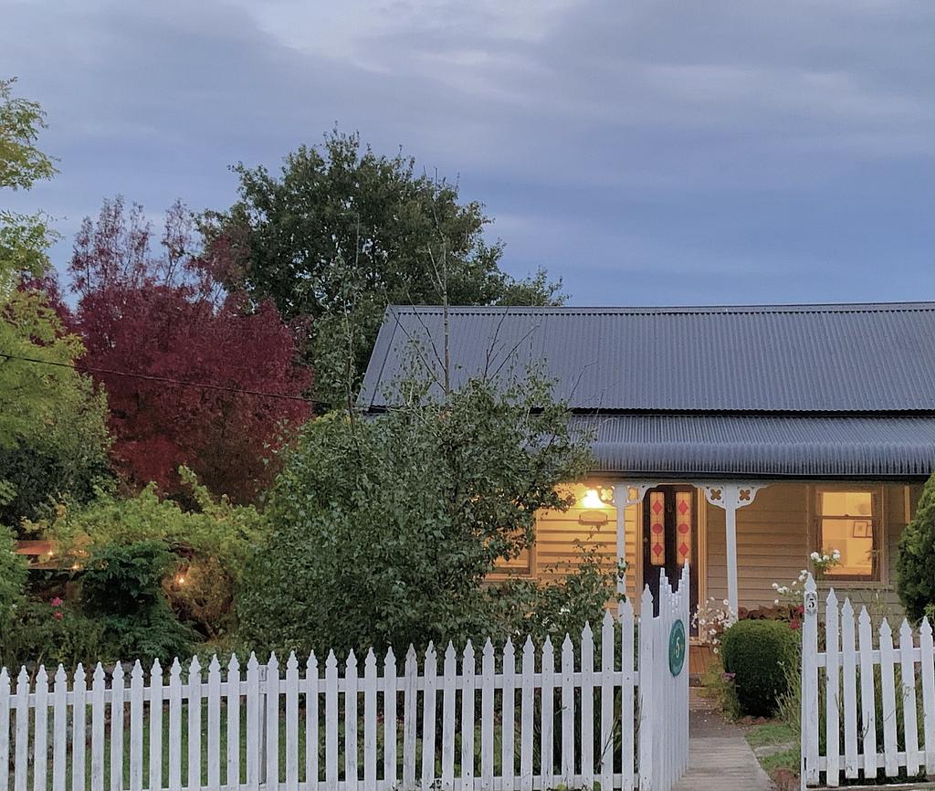 Marigold Cottage Cottage for Rent in Daylesford, Macedon Ranges, VIC