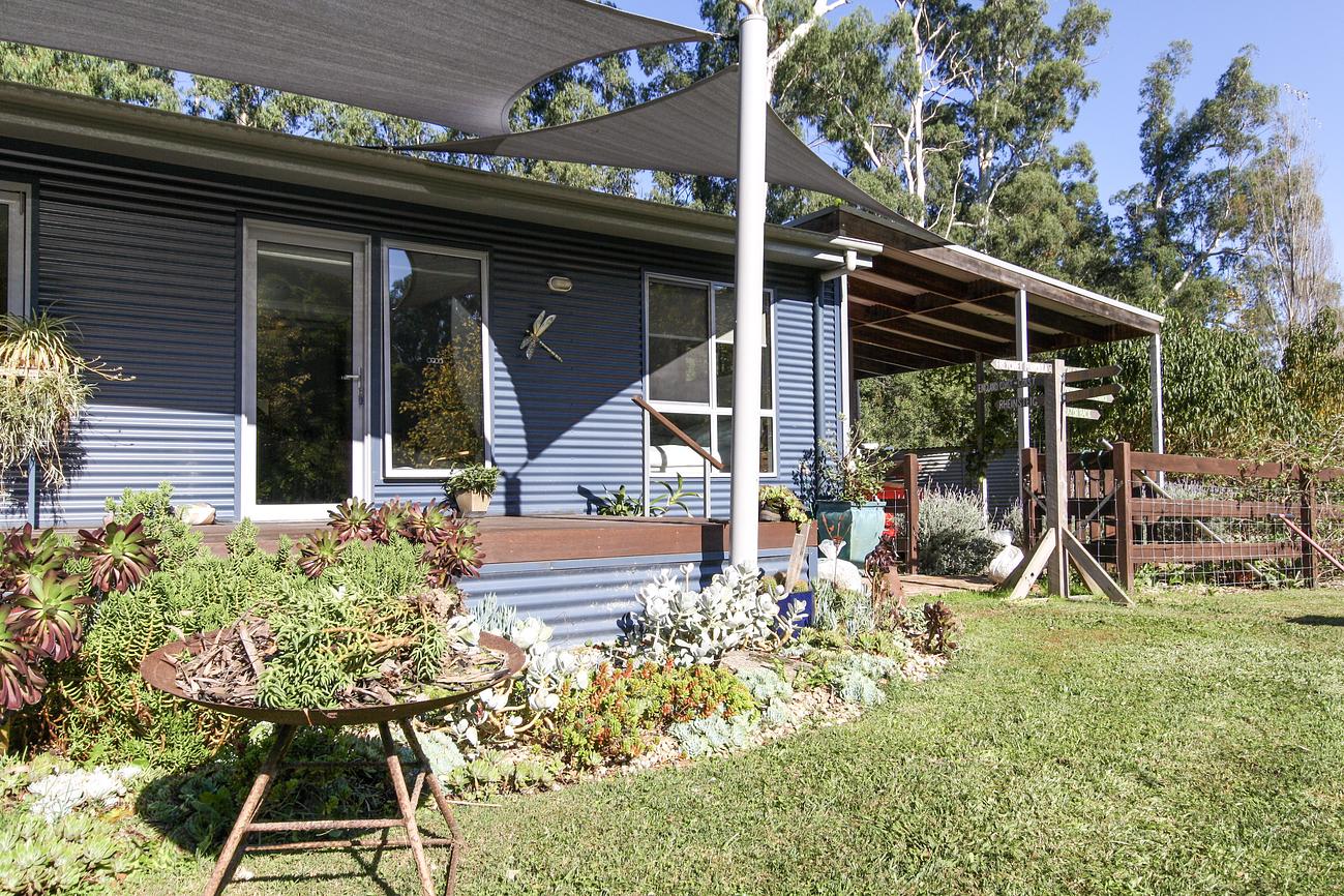 Riverside Haven Cottage for Rent in Healesville, Yarra Valley, VIC, AU Riparide