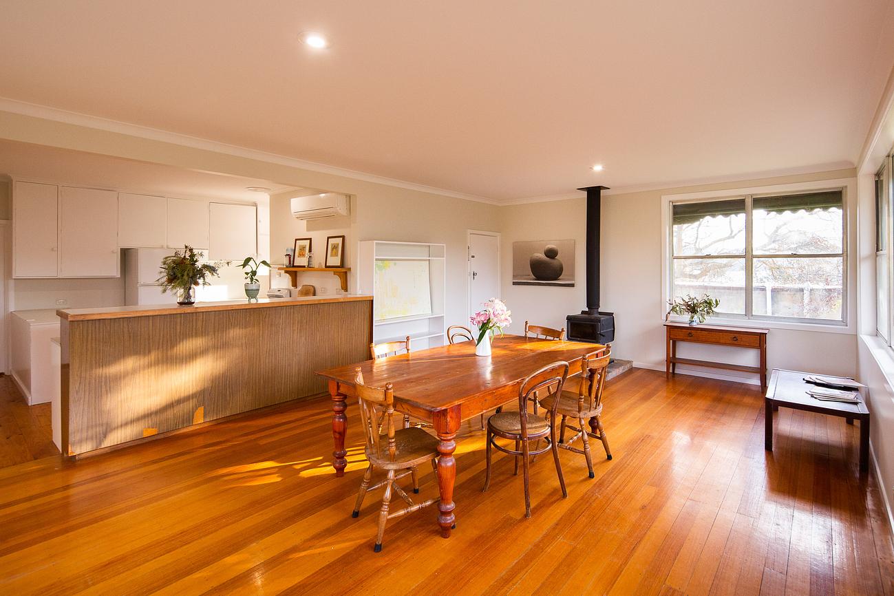 Bonnie Doon Large farm with spacious budget self contained