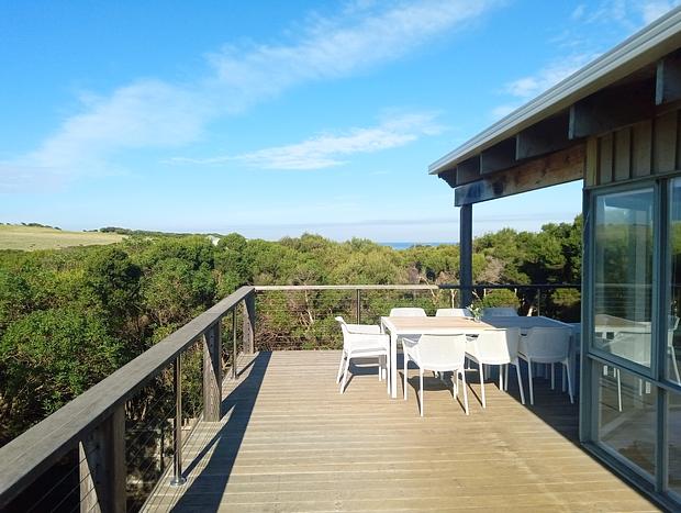 Photo 4 for Spacious Beach House With Bush And Ocean Views