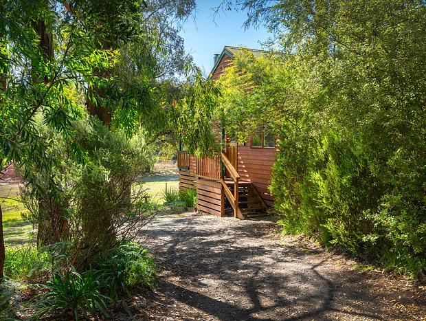 Photo 4 for Romantic Self Contained Cockatoo Cottage 1