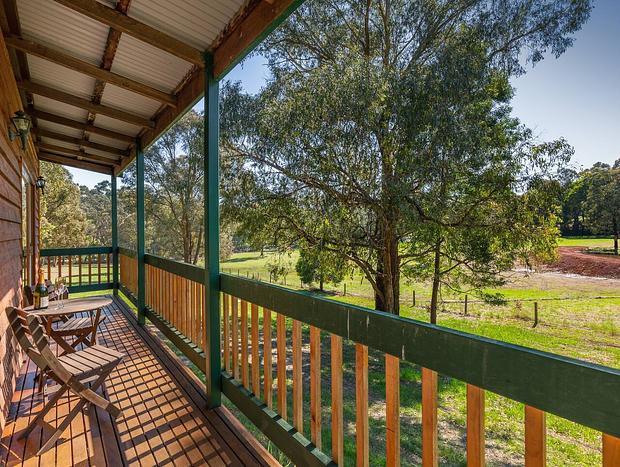 Photo 14 for Romantic Self Contained Cockatoo Cottage 1