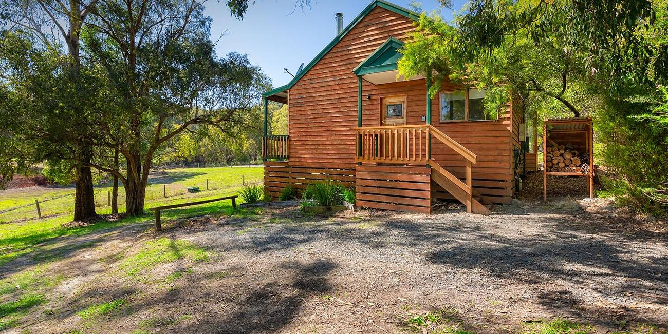 Romantic Self Contained Cockatoo Cottage 1 Cottage for Rent in