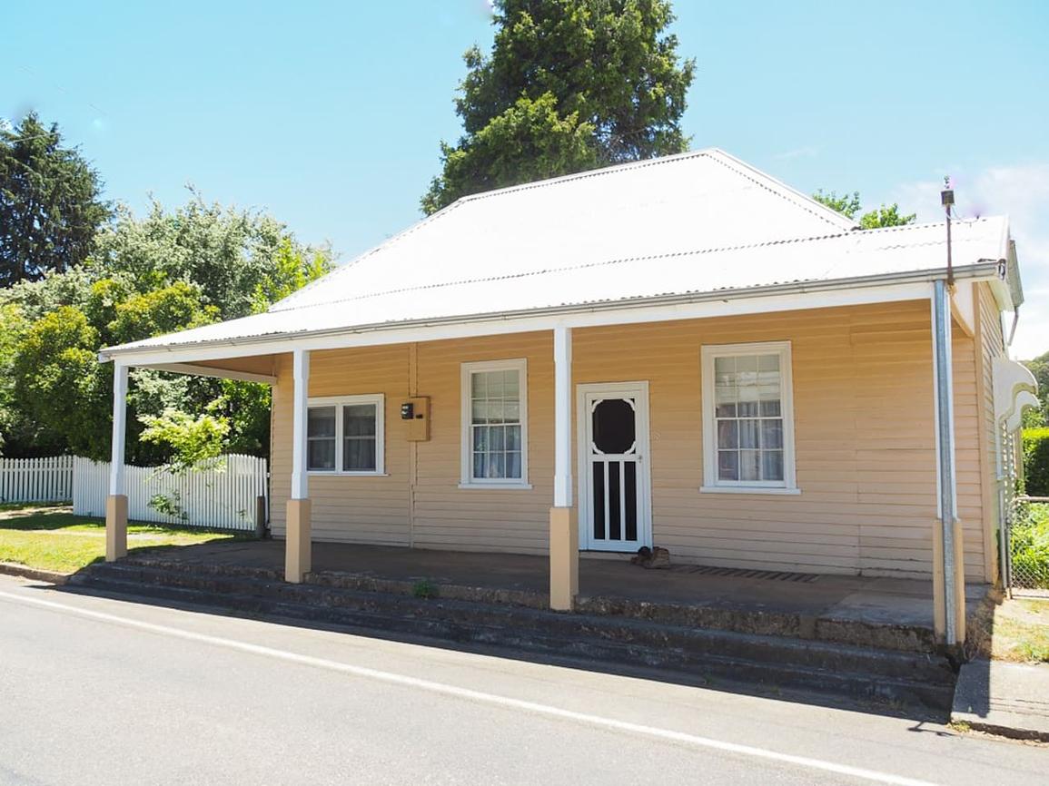 The Old Stanley Sun Historical and Eclectic House for Rent in