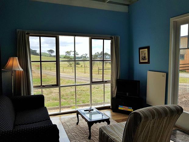 Photo 7 for Monash Cottage - Coragulac House Cottages