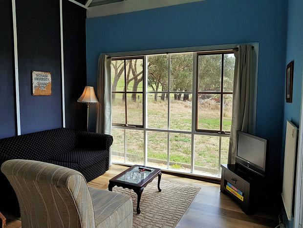 Photo 8 for Monash Cottage - Coragulac House Cottages