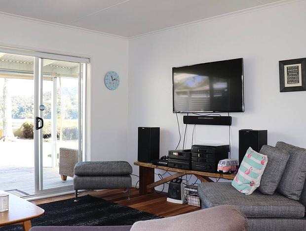 Photo 10 for Flamingo Cottage Waiheke