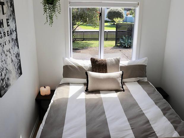 Photo 12 for Flamingo Cottage Waiheke
