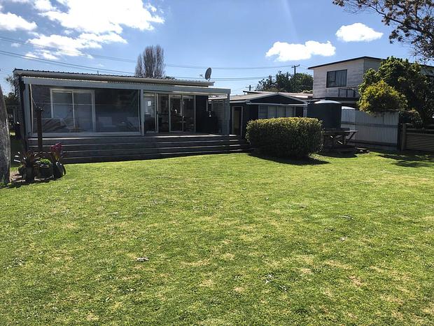 Photo 21 for Flamingo Cottage Waiheke