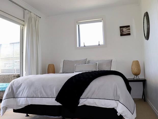 Photo 13 for Flamingo Cottage Waiheke