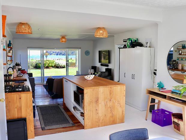 Photo 6 for Flamingo Cottage Waiheke