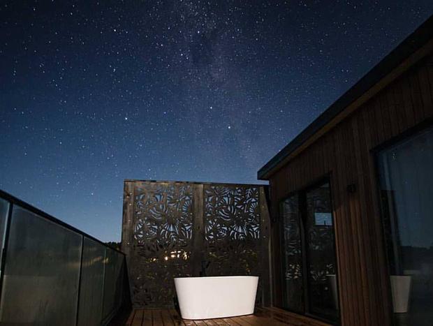 Photo 11 for Mangorei Heights - Tui Cabin - No Cleaning Fees