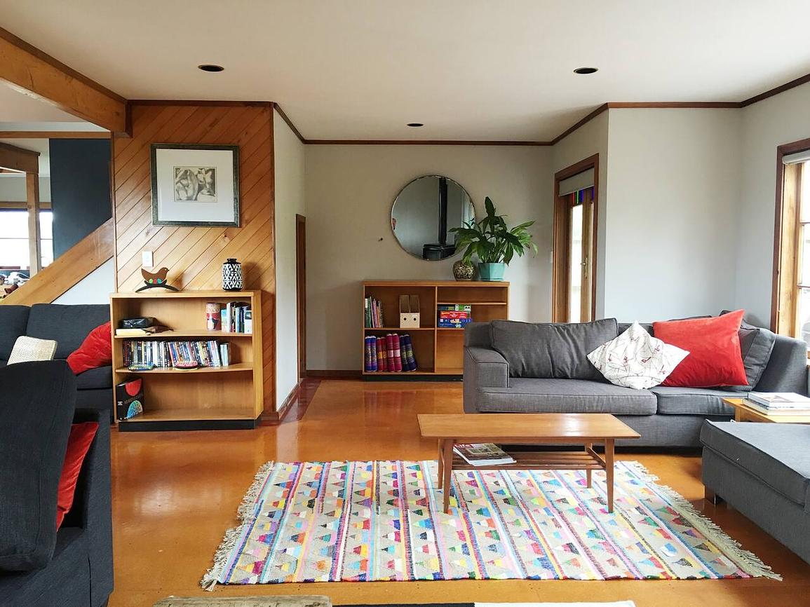 Arapiki House Big Bay Views Kiwi Bach House for Rent in Raglan