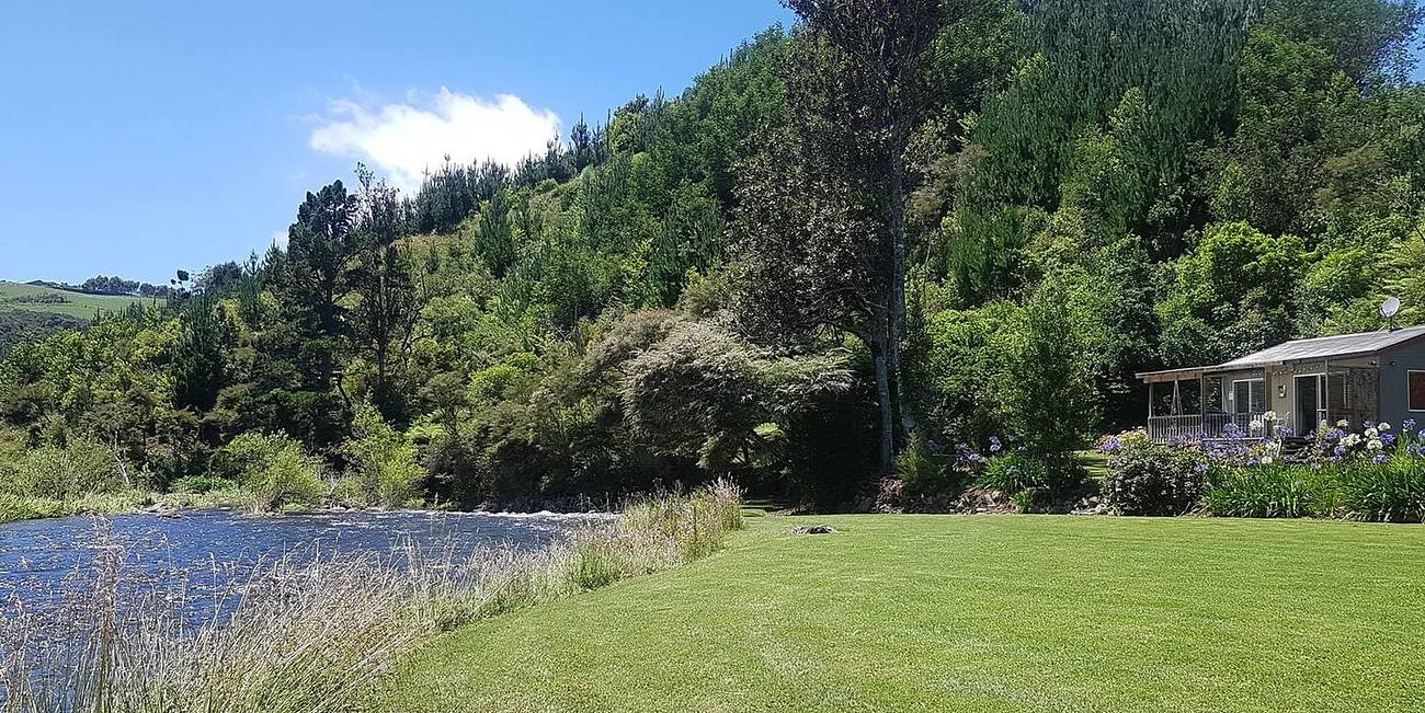 Pinehaven Riverside Cottage Cottage for Rent in Katikati, Bay of