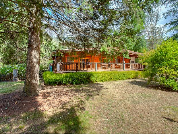 Photo 25 for Rustic Luxury Retreat for family & friends in the stunning Alpine Valley