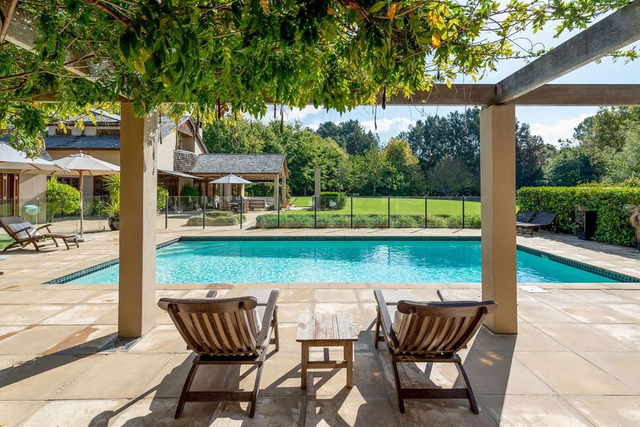 NZ Summer House Studio for Rent in Riverhead, Auckland, NZ Riparide