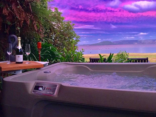 Photo 9 for Parawai Bay Lakeside Retreat - Rotorua