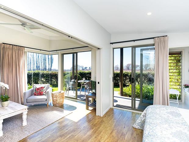Photo 10 for Te Awanga Cottages - Moana