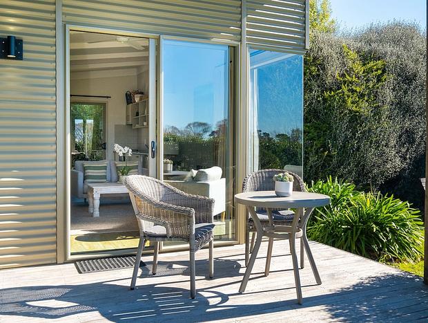 Photo 14 for Te Awanga Cottages - Moana
