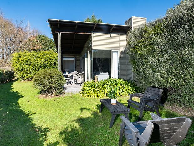 Photo 19 for Te Awanga Cottages - Moana