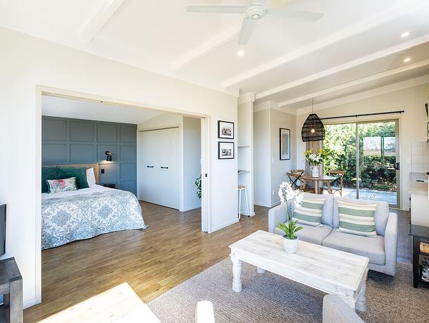 Photo 11 for Te Awanga Cottages - Moana