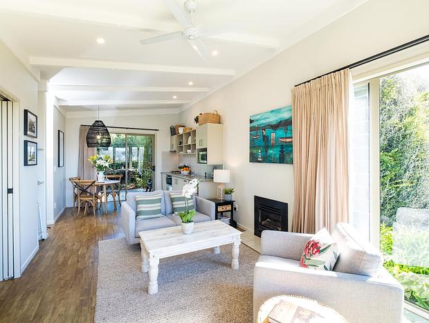 Photo 5 for Te Awanga Cottages - Moana