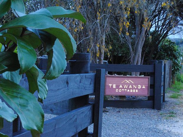 Photo 25 for Te Awanga Cottages - Moana