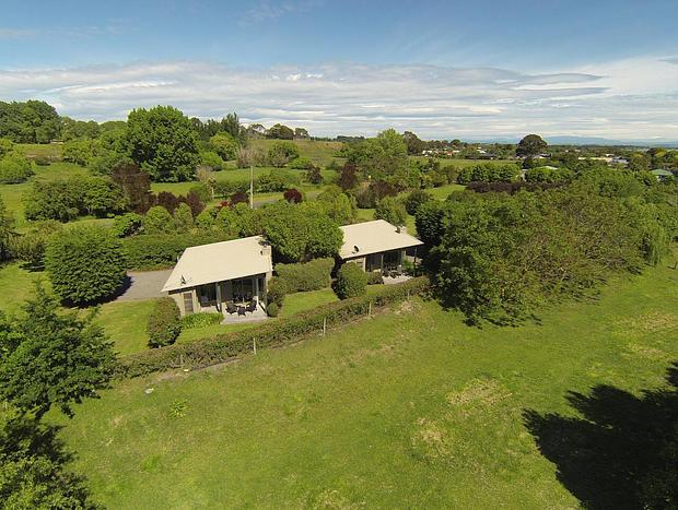 Photo 12 for Te Awanga Cottages - Moana