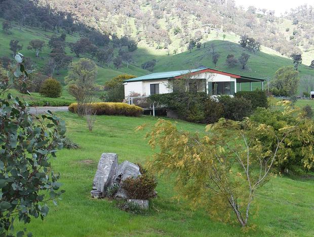 Photo 1 for Elm Cottage Tumut - Blue Gum Cottage