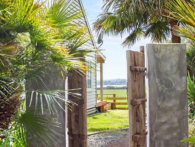 Photo 12 for Karaka Seaview Cottage