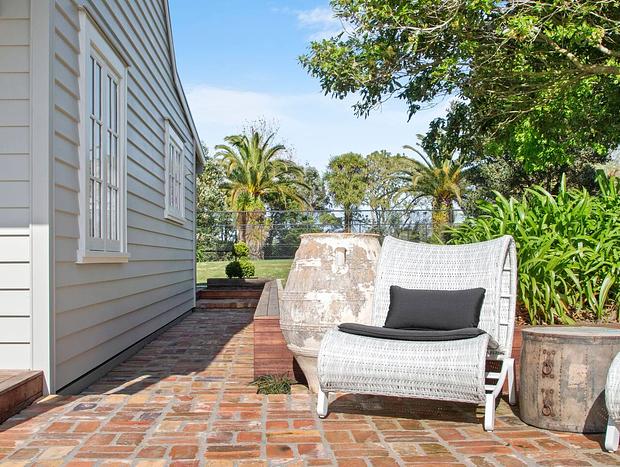 Photo 11 for Karaka Seaview Cottage