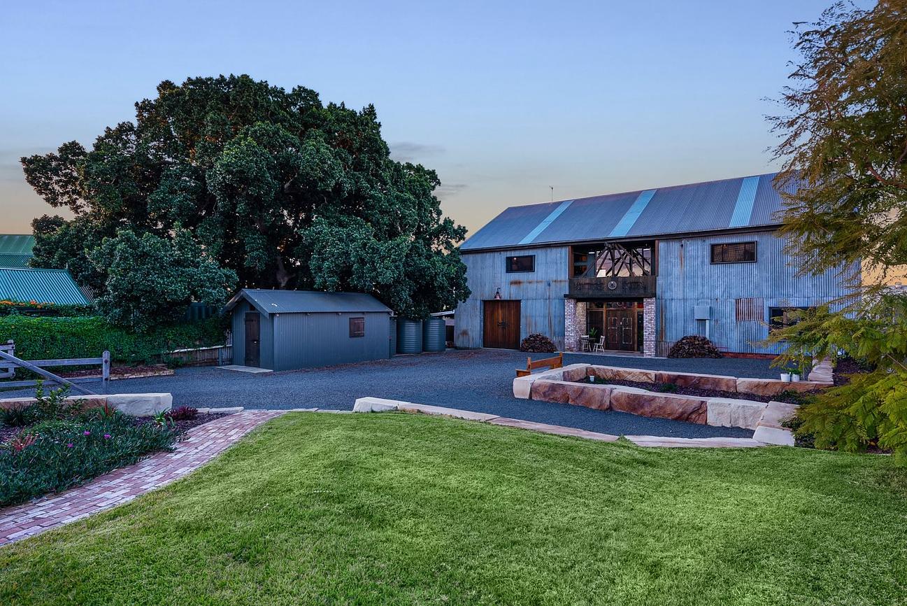 Vintage Steel Barn for Rent in Hinton, Hunter Valley, NSW, AU Riparide