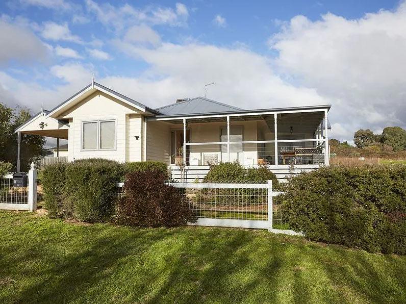 Parc Vue Cottage Cottage for Rent in Hepburn, Goldfields, VIC, AU Riparide