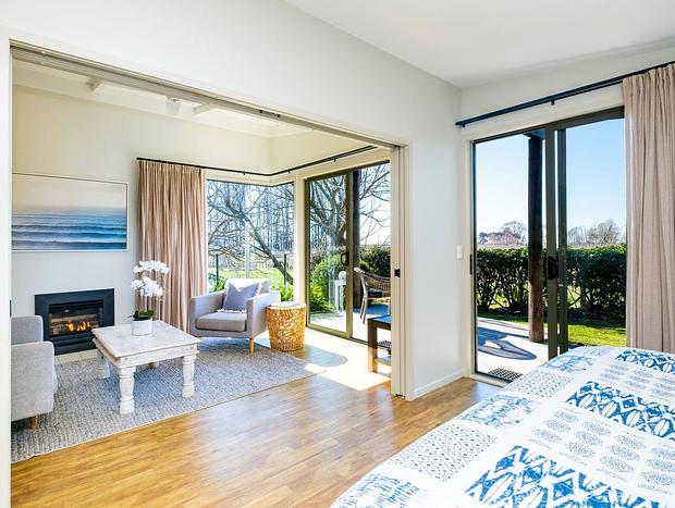 Photo 12 for Te Awanga Cottages - Awa